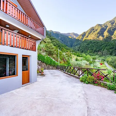 Casa vacanze Steinhaus - Fontes7 By Interhome